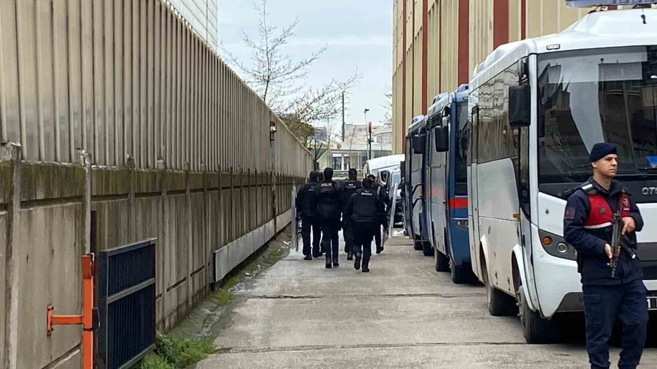 Kocaeli'de silahlı saldırı: 3 ölü, 9 şüpheli adliyeye sevk edildi