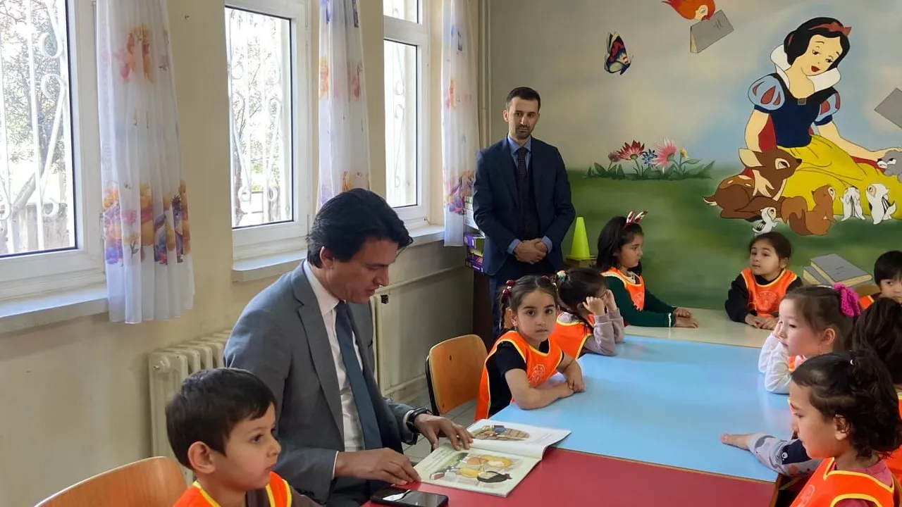 Köyceğiz Anaokulu Öğrencileri 75. Yıl Halk Kütüphanesi’ni Ziyaret Etti