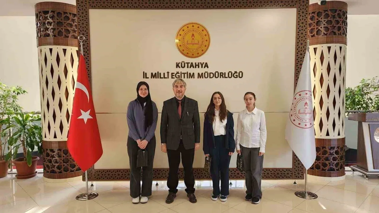 Kütahya Nafi Güral Fen Lisesi'nden 3 öğrenci MSÜ'de Türkiye derecesi elde etti