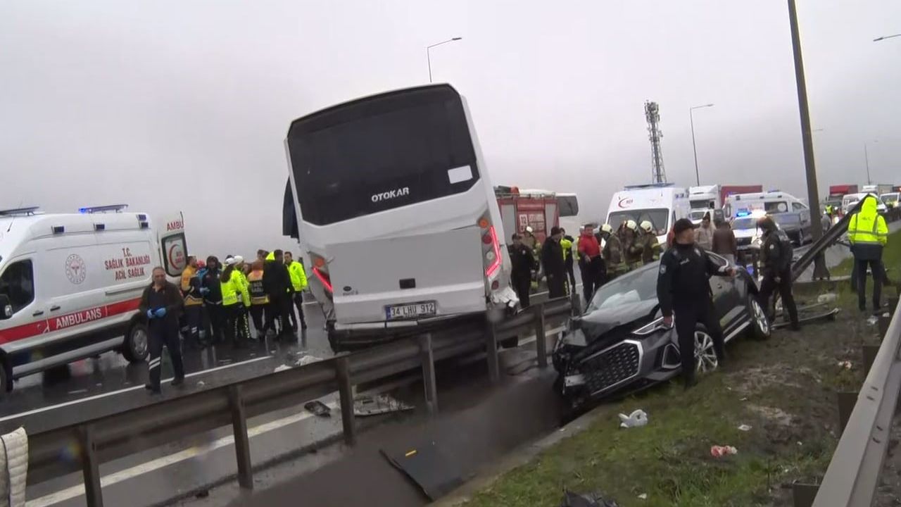 Kuzey Marmara Otoyolu'nda servis minibüsü kazası: 1 polis şehit, 16 polis yaralandı