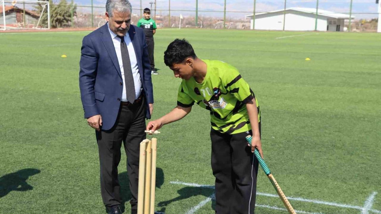 Malatya'da Okul Sporları Yıldızlar Kriket Grup Müsabakaları başladı