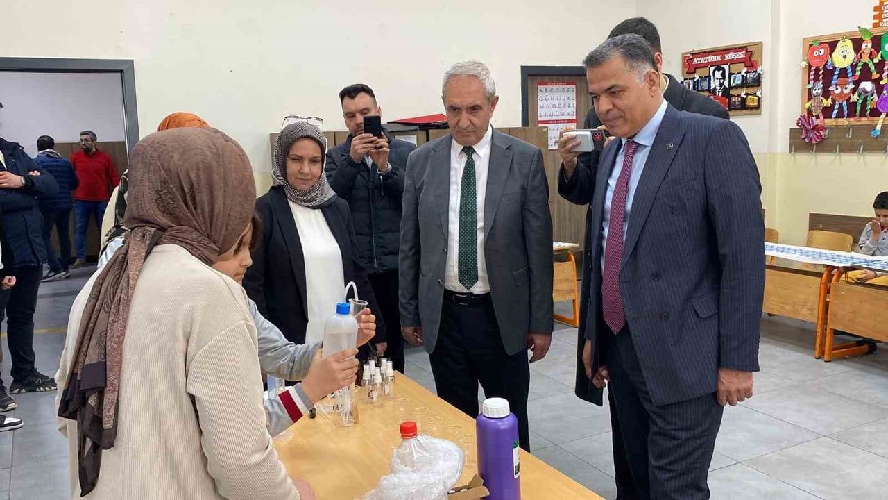 Malatya'da 'Sıfır Atık Günü' etkinliği: Okullarda bilinçlendirme, sergi ve fidan dikimi