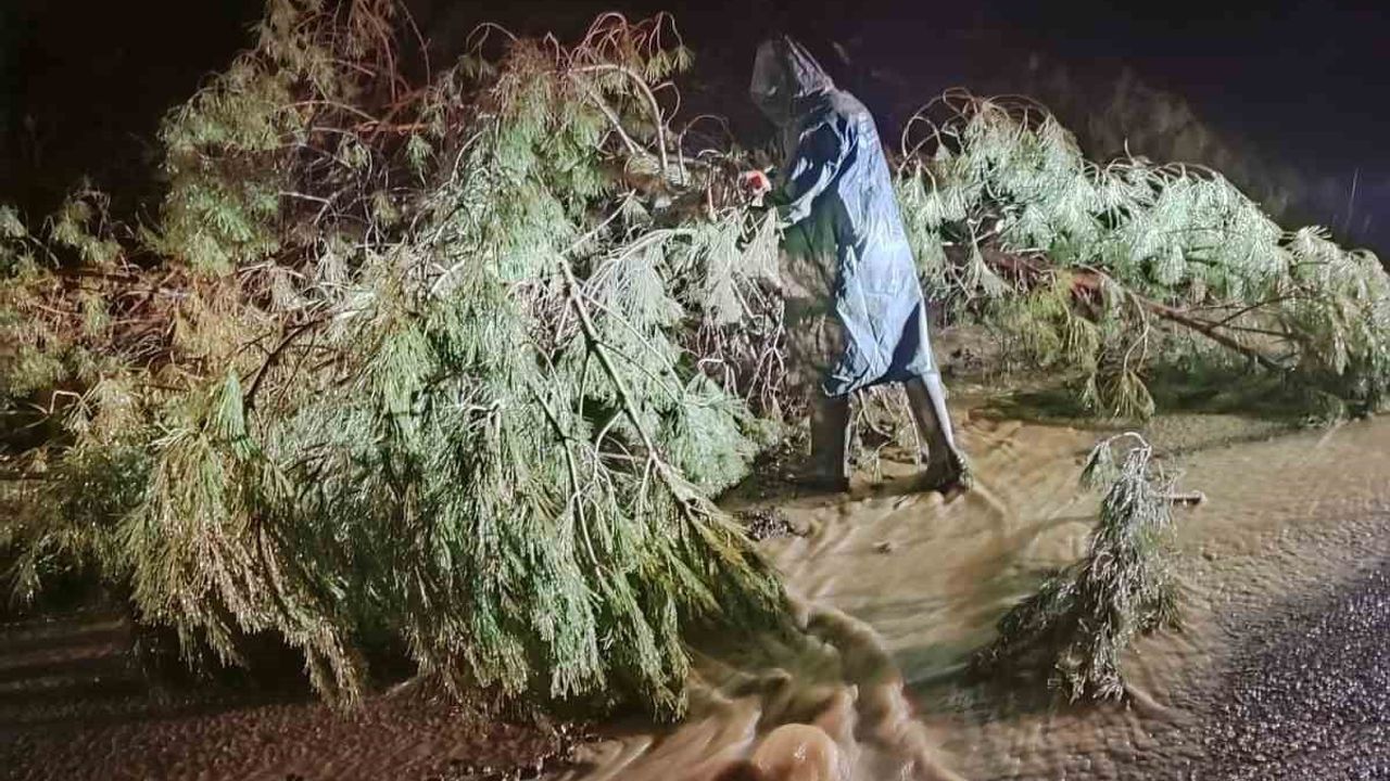 Manisa'da Aşırı Yağışlar: Valilik ve Ekiplerden Kritik Uyarılar