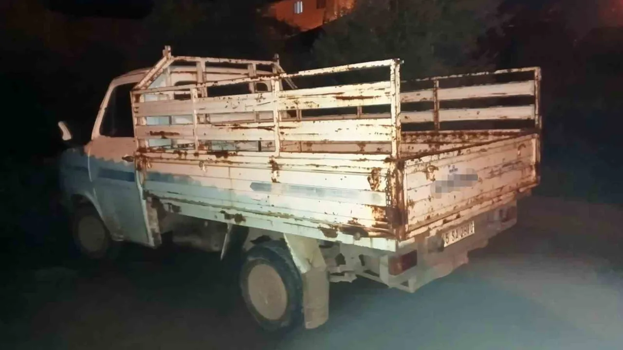 Manisa'nın Salihli ilçesinde motosiklet kamyonetle çarpıştı: Sürücü hayatını kaybetti