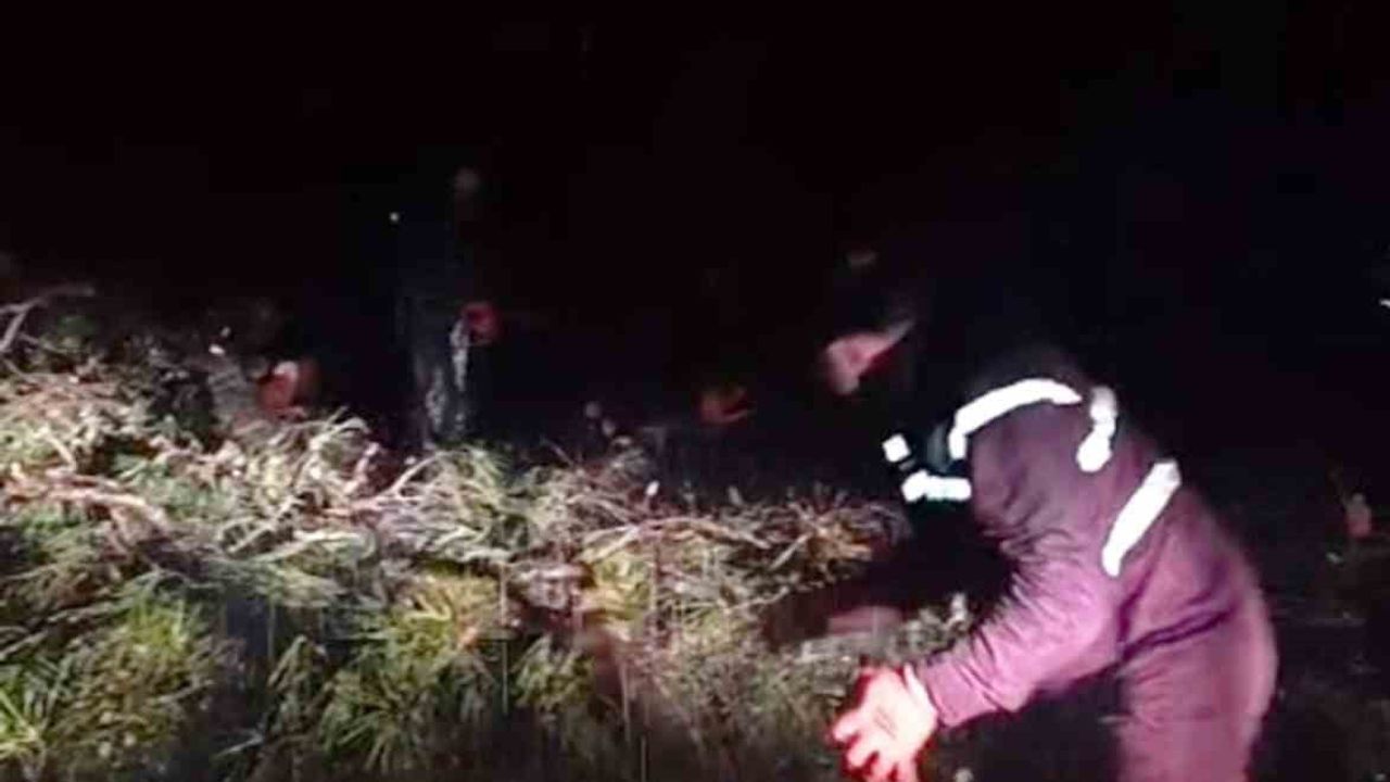 Marmaris'te kuvvetli fırtına ve sağanak yağış etkili oluyor