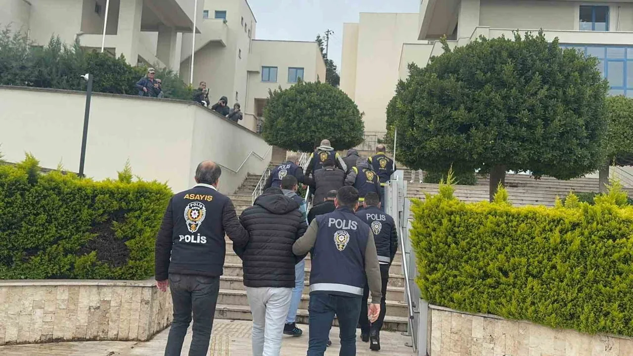 Marmaris'te yabancı turistleri hedef alan dolandırıcılık: 4 şüpheli adliyeye sevk edildi