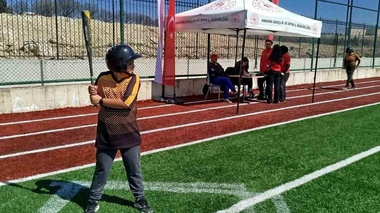 Maver Kemal Arsoy Ortaokulu Beyzbol Takımı Ankara'da Grup Üçüncüsü — Türkiye Finallerinde Afyonkarahisar'ı Temsil Edecek