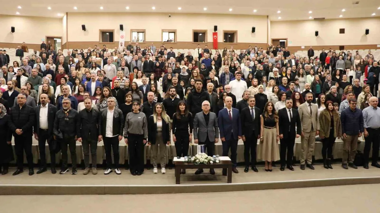 Medicana Sivas çalışanlarının Türk Halk Müziği Korosu 14 Mart Tıp Bayramı’nda sahne aldı