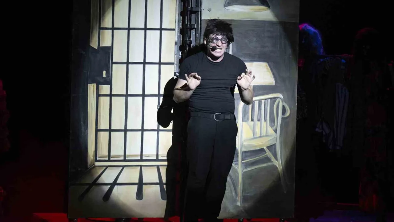 Mersin'de 'Eyvah Nadir' finaliyle Dünya Tiyatro Günü seçkisi tamamlandı