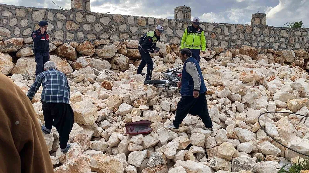 Mersin Erdemli'de motosiklet kazası: 14 yaşındaki sürücü yaşamını yitirdi
