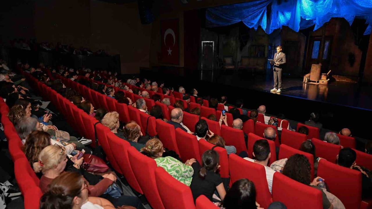 Mersin Şehir Tiyatrosu, 27 Mart Dünya Tiyatro Günü'nü '5 Gün 5 Oyun' seçkisiyle sahnede kutladı