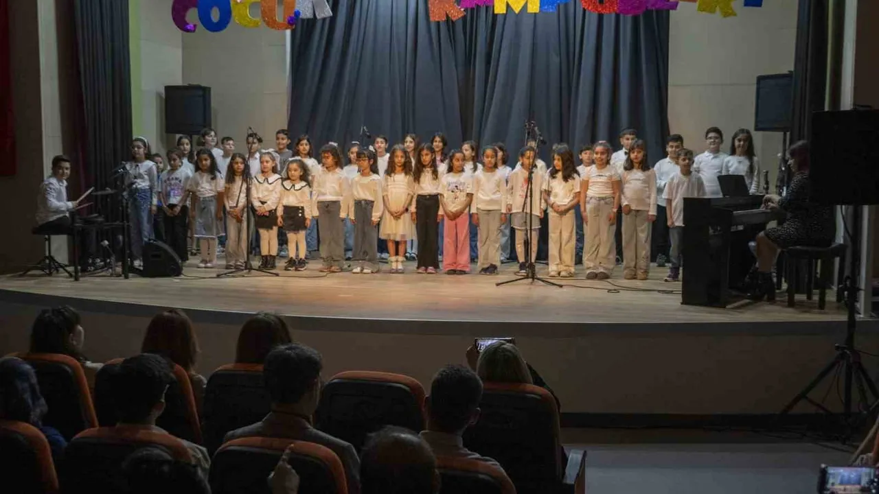 Mezitli Çocuk Kampüsü'nde Bahar Şenliği: Çocuk Gösterileri ve Doğa Atölyeleriyle Renkli Etkinlik