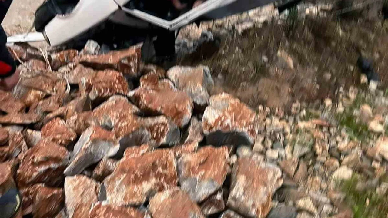 Milas'ta sele kapılan araçta bir kişi yaşamını yitirdi, bir kişi kurtarıldı