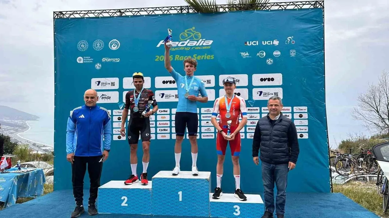 Muğla Büyükşehir Belediyesi Bisiklet Takımı UCI Syedra Yarışı'nda birincilik kürsüsüne çıktı
