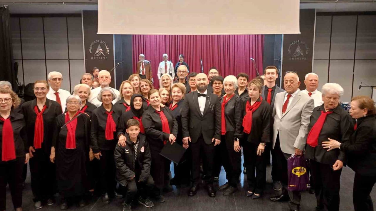 Muratpaşa Yaşlı Evleri 'Anadolu’dan Toroslara' Türk Halk Müziği Konserinde Sahne Aldı