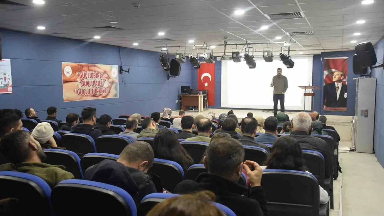 Muş'ta 'Çocukla Etkili İletişim' eğitimi: Hizmet içi personel programı