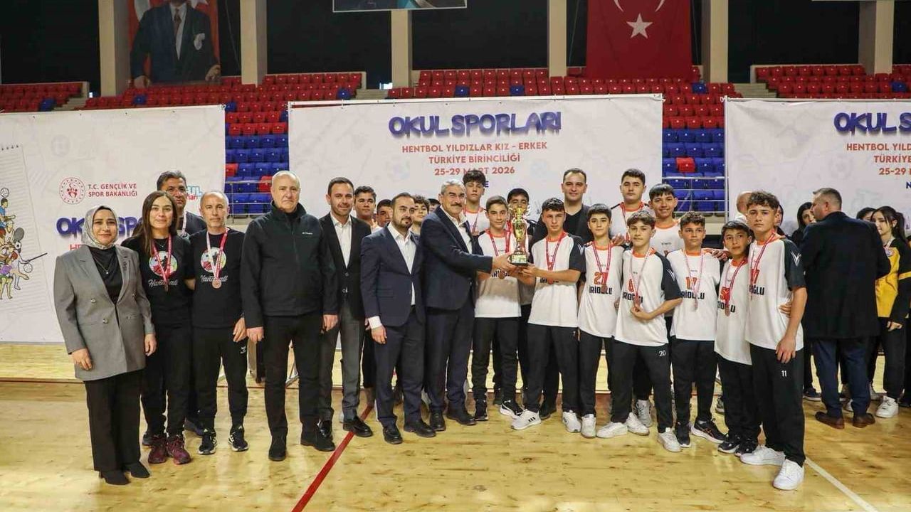 Niğde'de 2025-2026 Okul Sporları Hentbol Yıldızlar Türkiye Şampiyonası Finali Tamamlandı