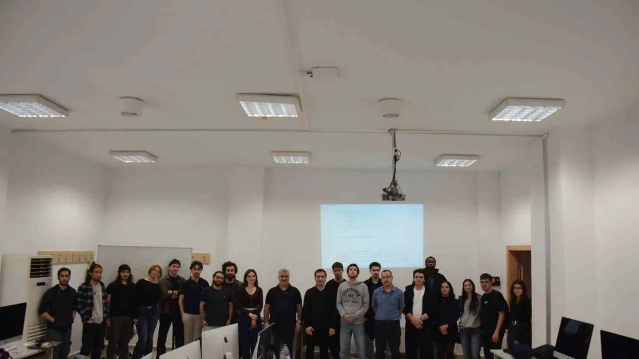 Noyan Culum, C++ ile Oyun Programlama Atölyesi'nde gençlerle buluştu