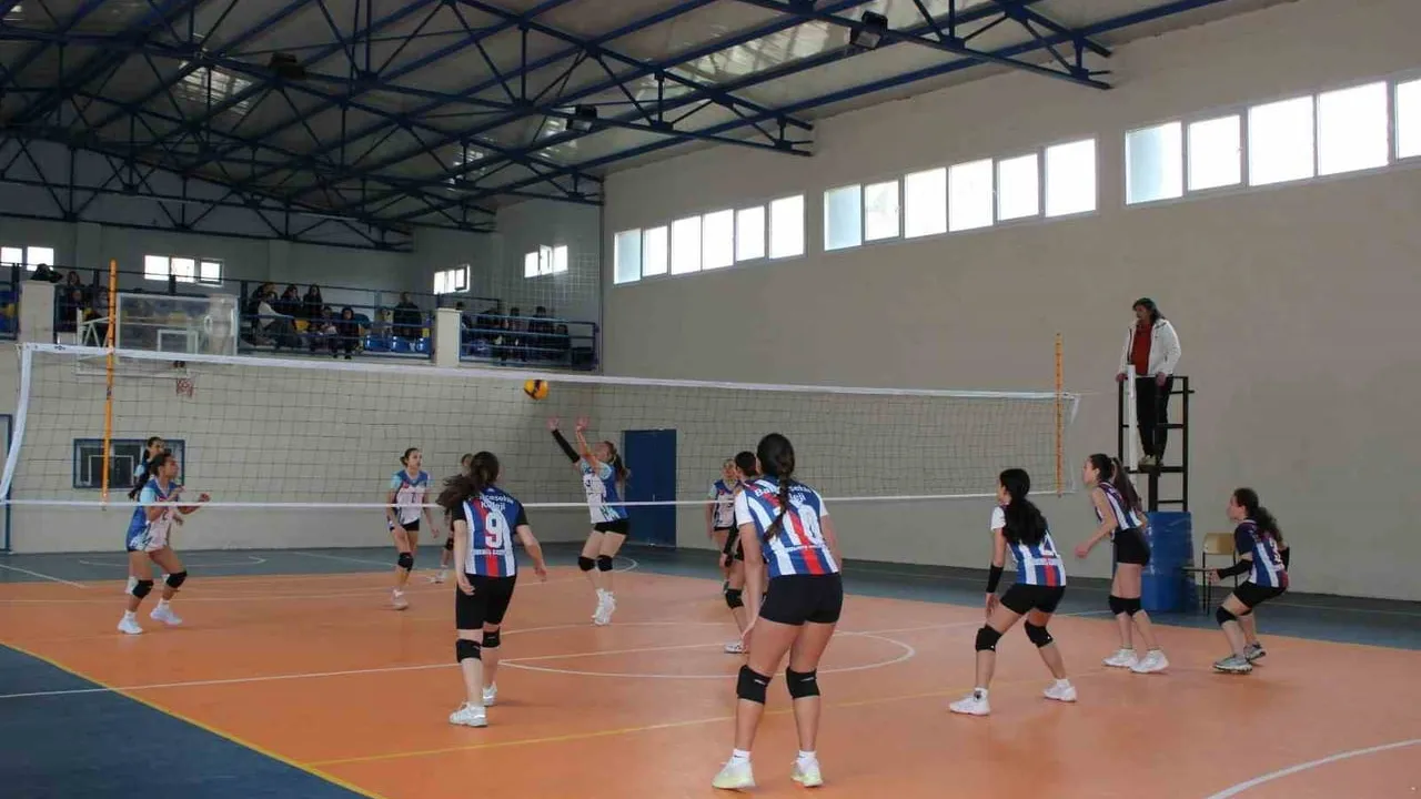 Ödemiş'te Okullar Arası Bahar Şenlikleri Spor Müsabakaları Başladı