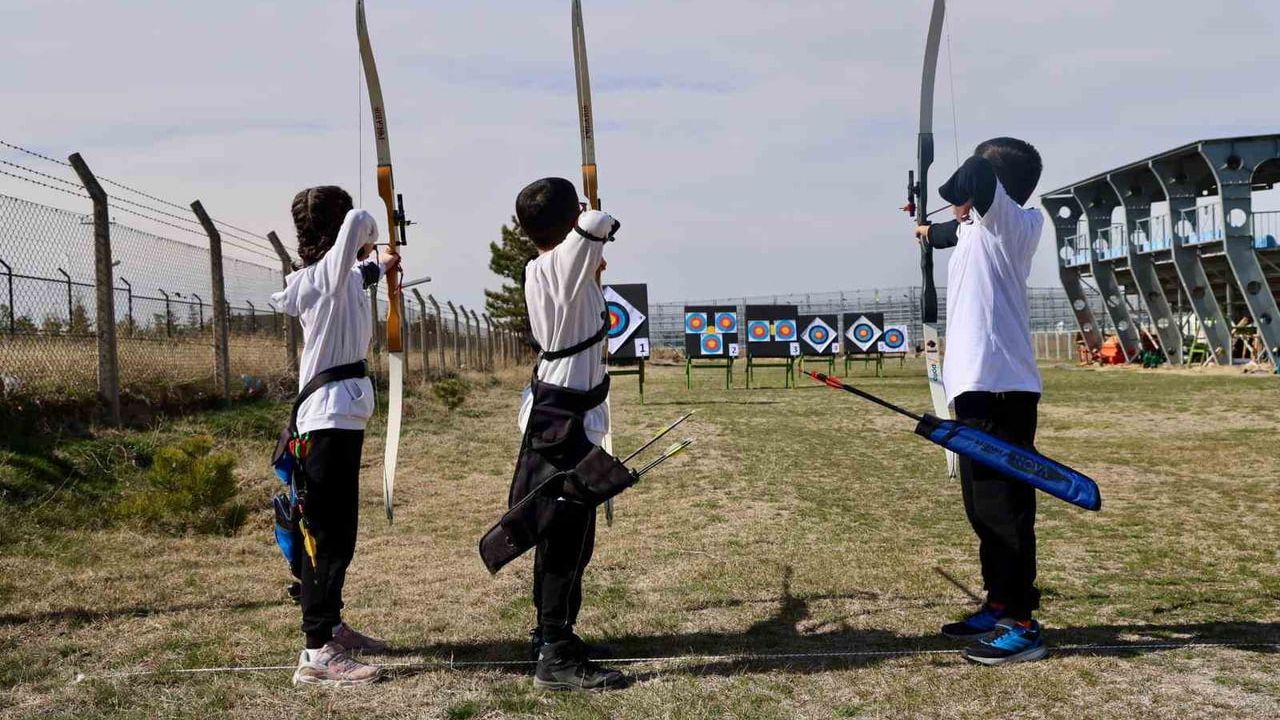 Okul Sporları Okçuluk İl Birinciliği 8 kategoride 30 sporcunun katılımıyla tamamlandı