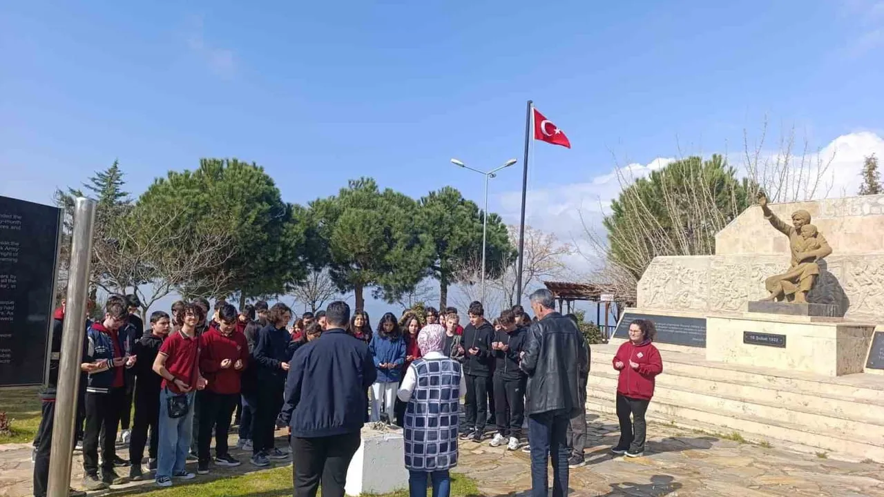 Ortaklar Fen Lisesi öğrencileri şehitlikleri ve tarihi mekanları ziyaret etti