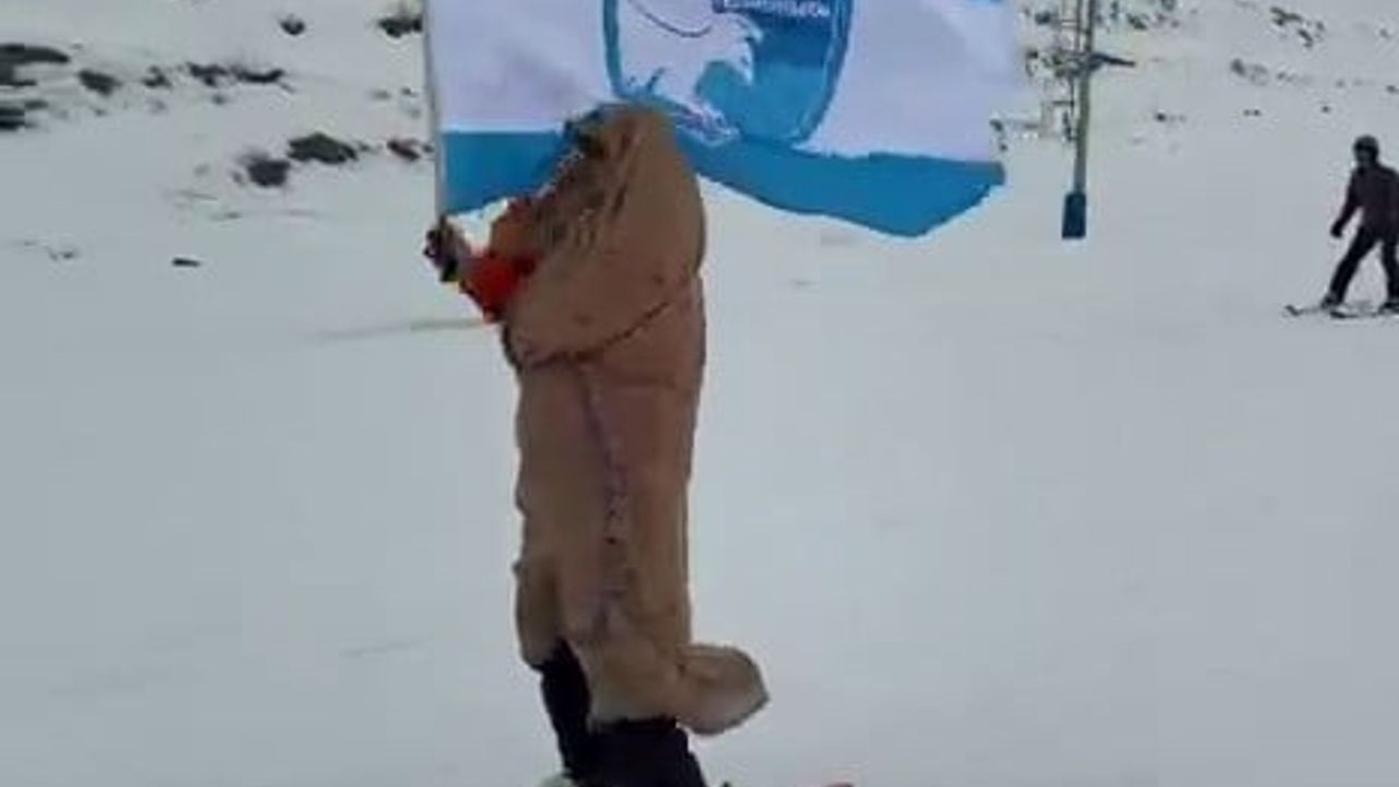 Palandöken zirvesinde ehramlı 'Naciye Bibi' Erzurumspor bayrağıyla kaydı