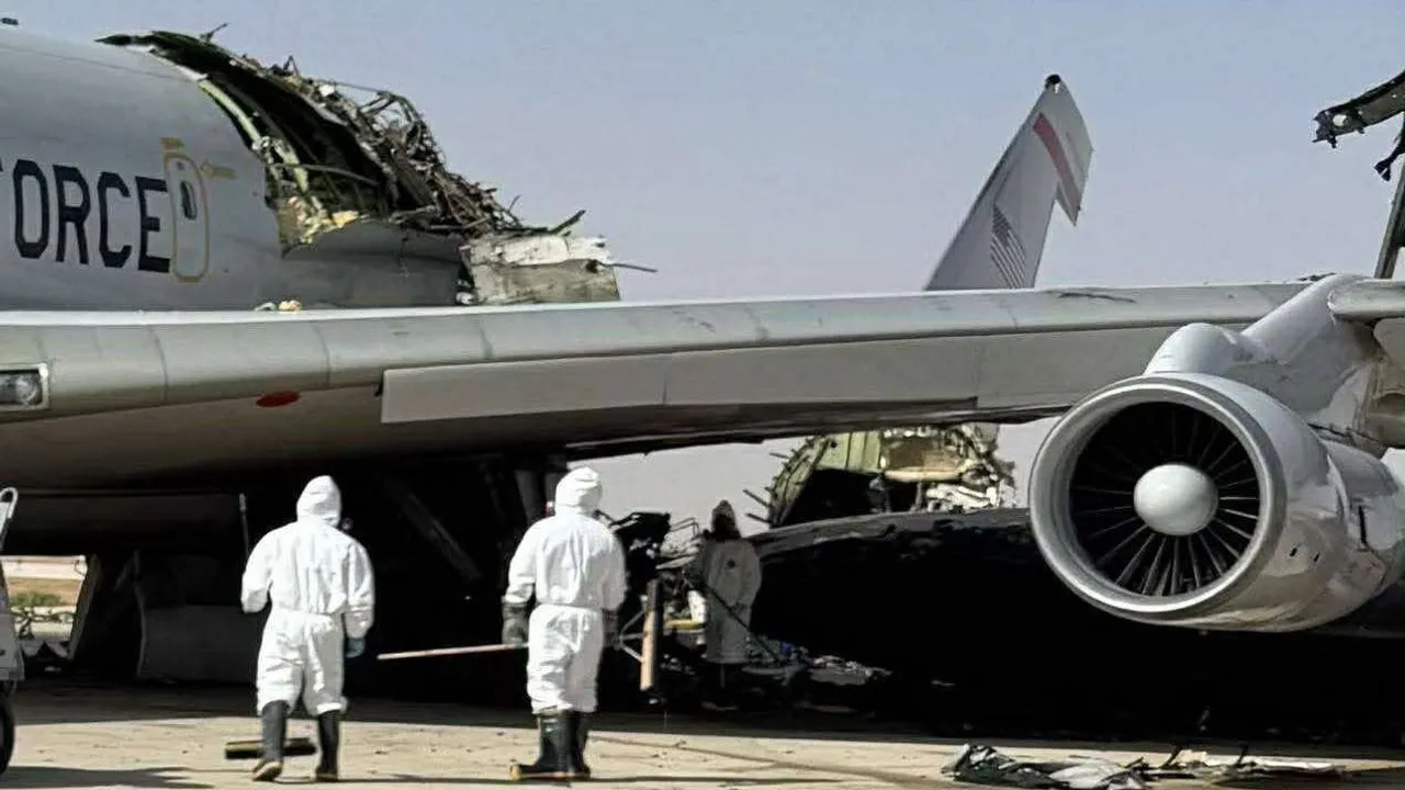 Prens Sultan Hava Üssü saldırısında hasar gören E-3 Sentry'nin görüntüleri yayımlandı