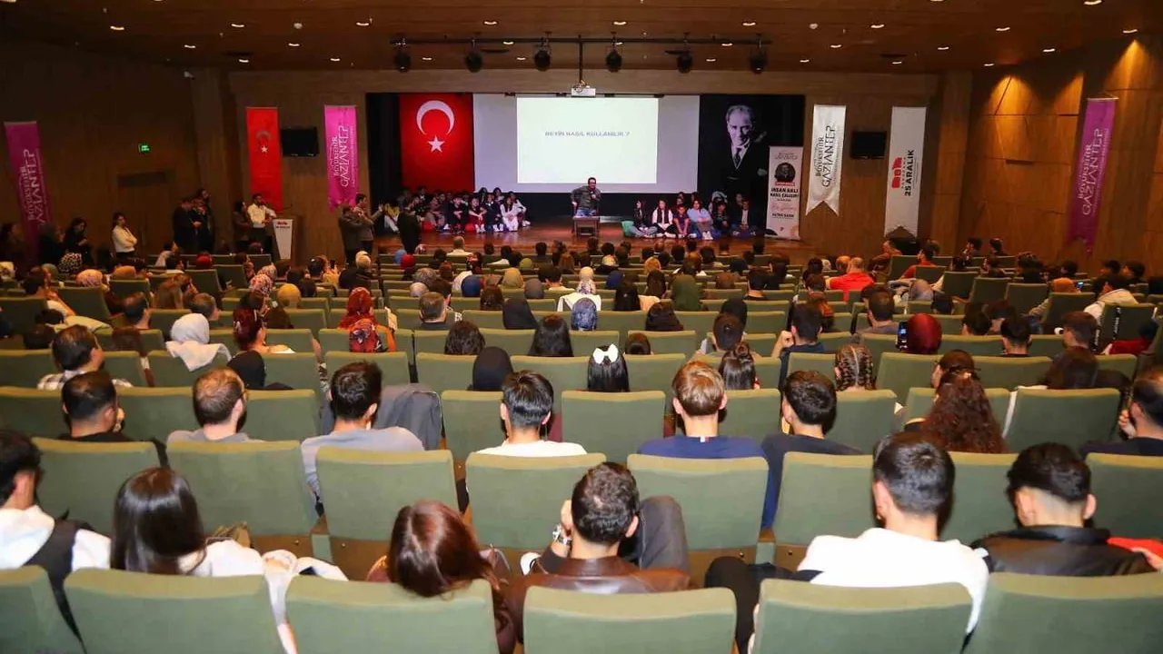 Prof. Dr. Oytun Erbaş, Gaziantep’te 'İnsan Aklı, Gençlik ve Eğitim' Üzerine Söyleşi Verdi