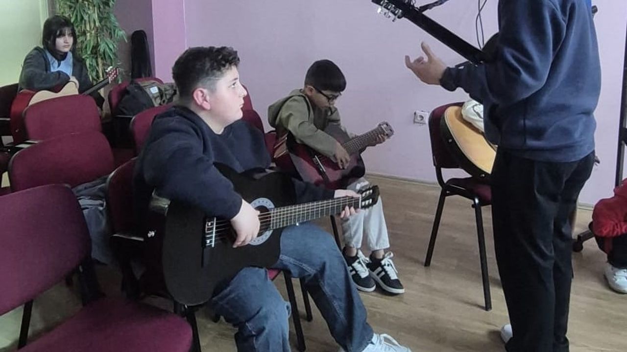Pursaklar Yaşam Merkezi’nde Müzik Kursları: Her Yaşta Vatandaşa Profesyonel Eğitim
