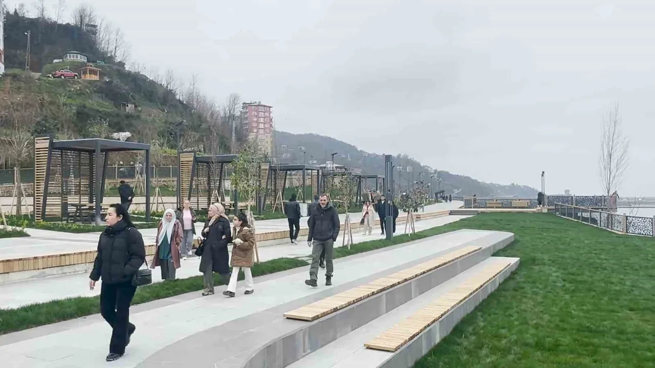 Rize Pazar'da Kız Kalesi Projesi: Pazar Tüneli Üstü Yeşillendirildi ve Parka Dönüştürüldü