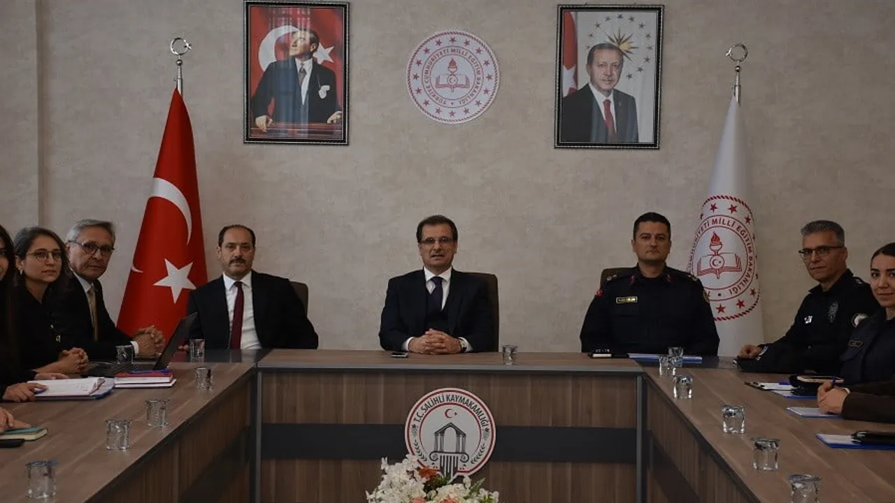 Salihli'de çocuk koruma ve kadına yönelik şiddetle mücadele toplantıları yapıldı