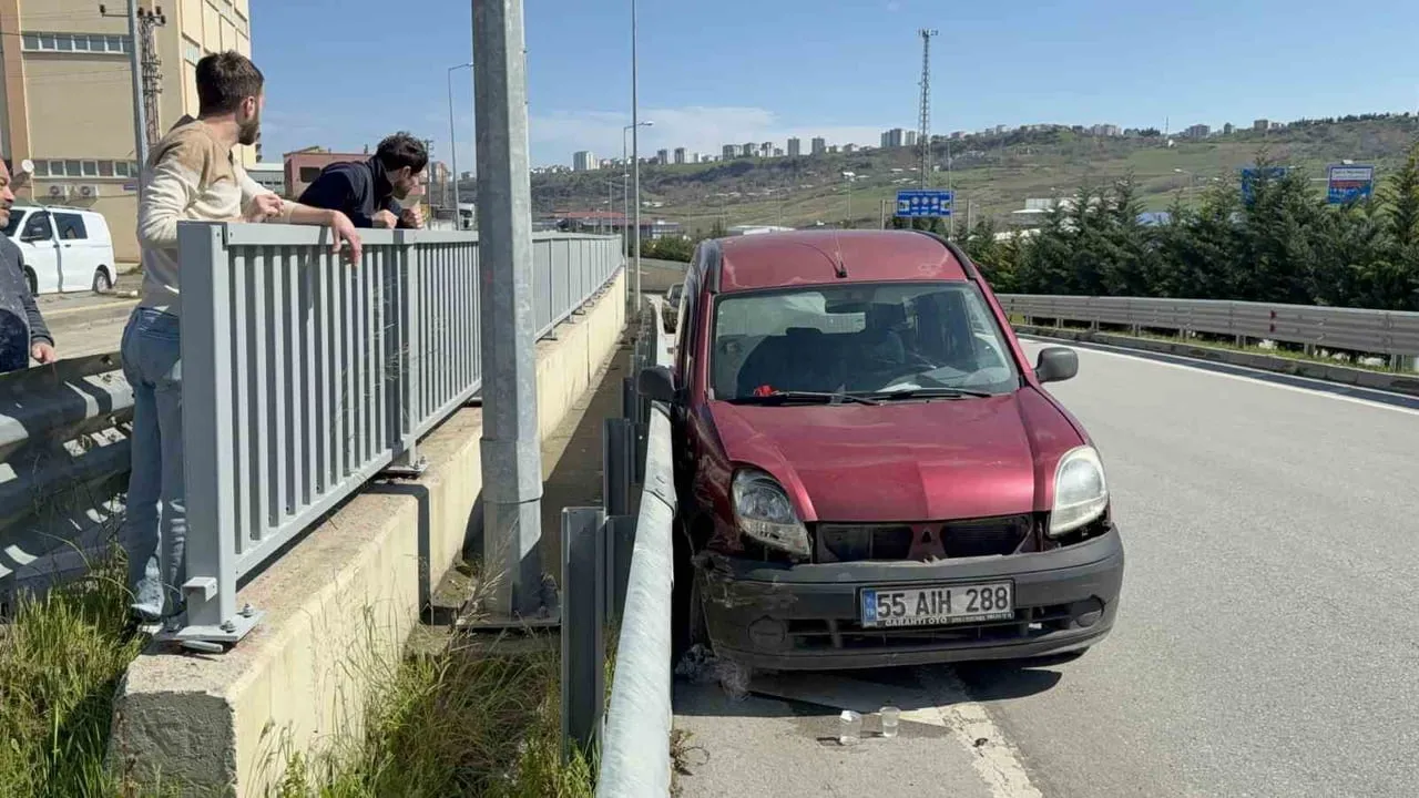 Samsun'da direksiyon arızası yaşayan araç tamire götürülürken bariyere çarptı: 1 yaralı