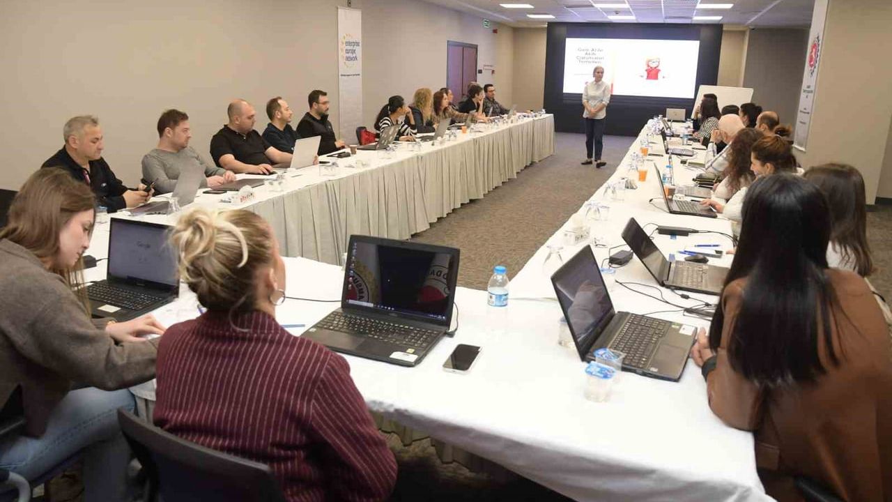 Samsun TSO personeline 'Gen AI ile Akıllı Çalışmanın Temelleri' kapsamında üretken yapay zekâ eğitimi