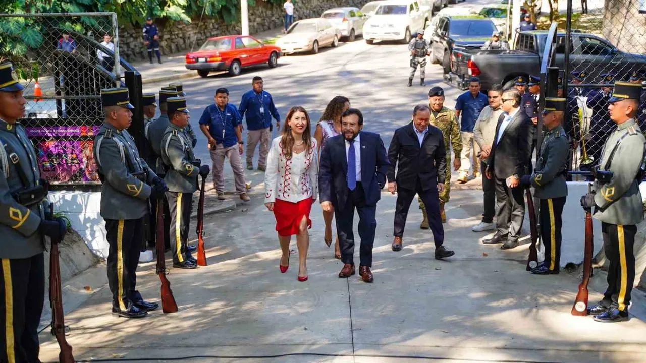 San Salvador'da Türkiye Parkı açıldı: TİKA destekli Atatürk büstü ve ay-yıldız anıtı