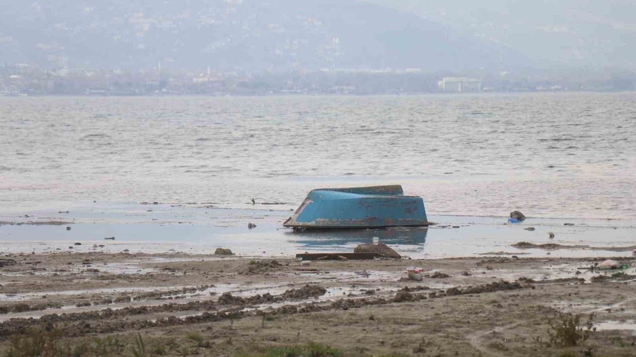 Sapanca Gölü seviyesi yağışlarla yükseldi; uzmanlar riskin sürdüğünü vurguluyor