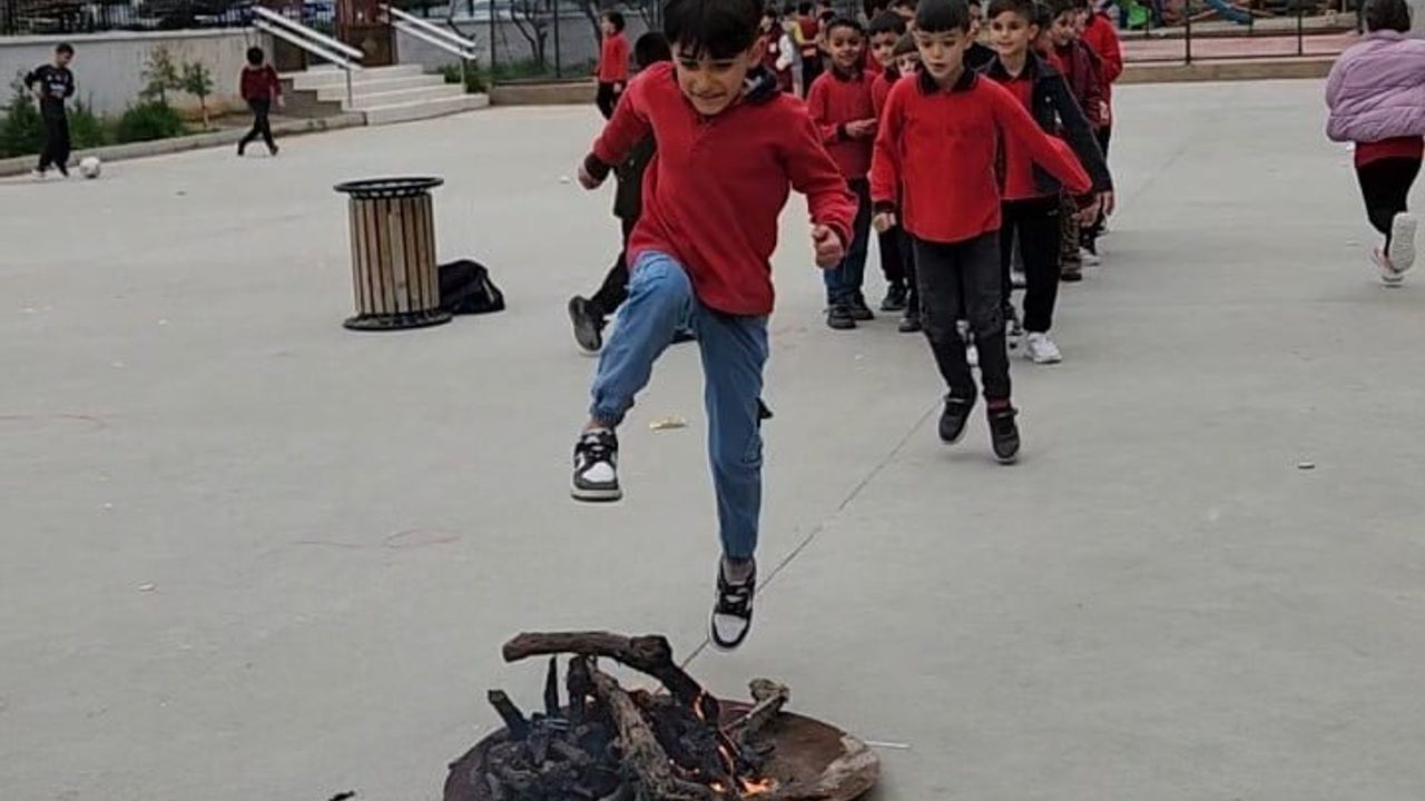 Sarıgöl Dört Eylül İlkokulu'nda Nevruz kutlaması