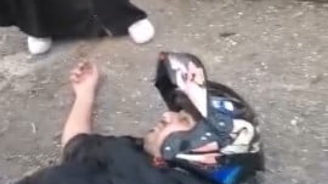 Sarıyer'de bozuk yolda kaza: Motosiklet sürücüsü yaralandı, anlar kamerada