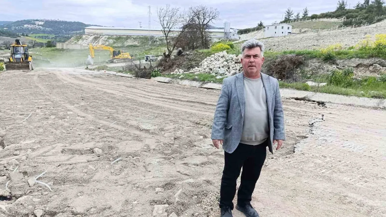 Selendi-Kula eski karayolu ekiplerin çalışmasıyla kontrollü olarak yeniden ulaşıma açıldı