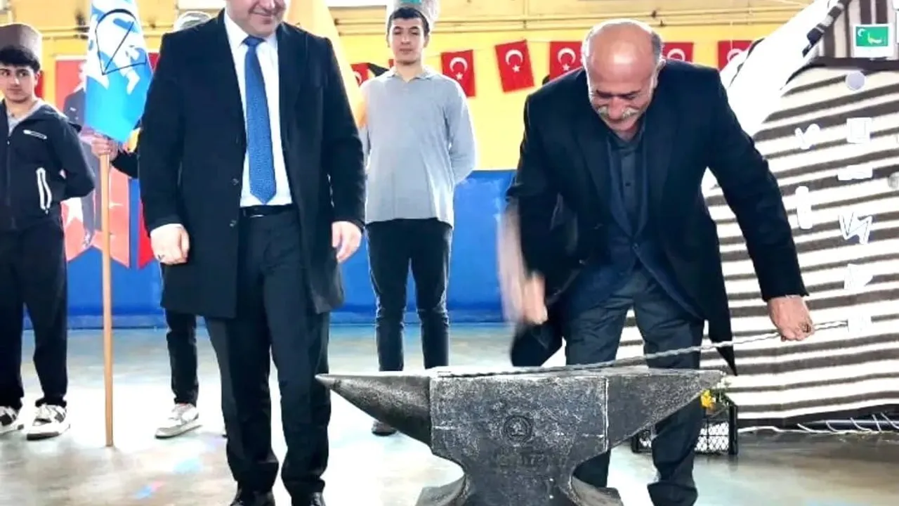 Şenkaya’da 'Türk Dünyası ve Toplulukları' Haftası ile Nevruz Bayramı Kutlandı