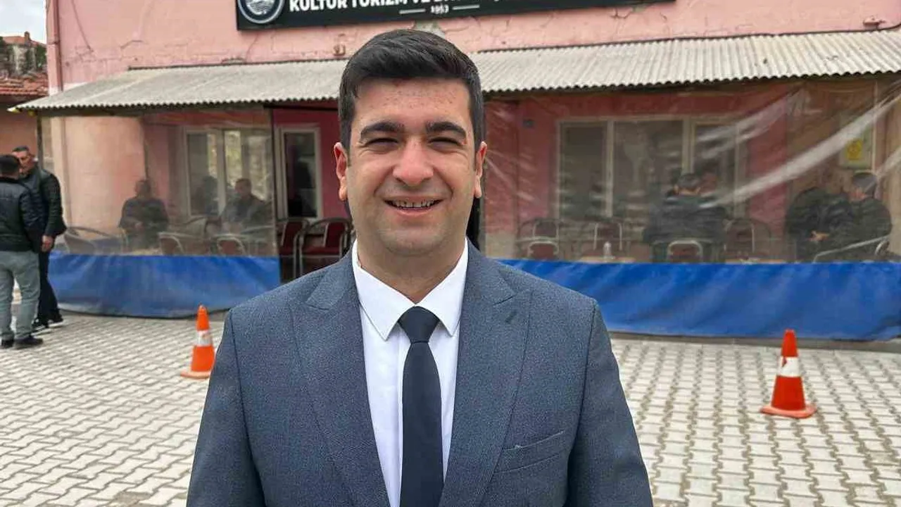 Seyitgazi'de Dernek Genel Kurulu: Emrah Sur Yeniden Başkan Seçildi