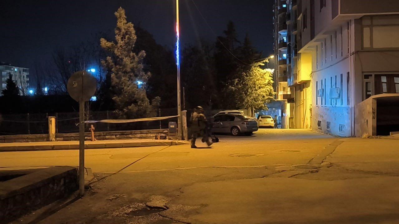 Siirt'in Kurtalan ilçesinde şüpheli paket kontrollü şekilde imha edildi