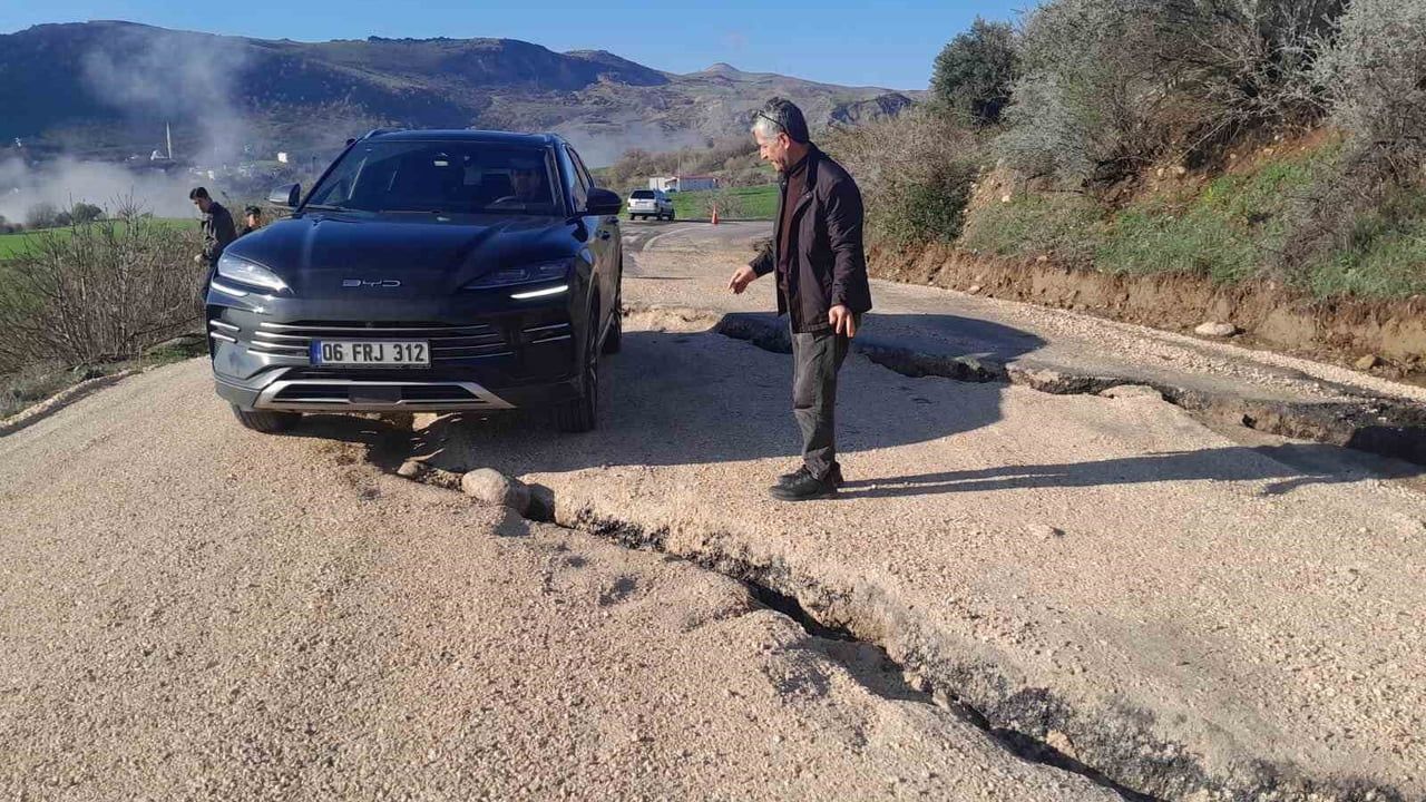 Sincik-Kahta karayolunda çökme ulaşımı güçleştiriyor