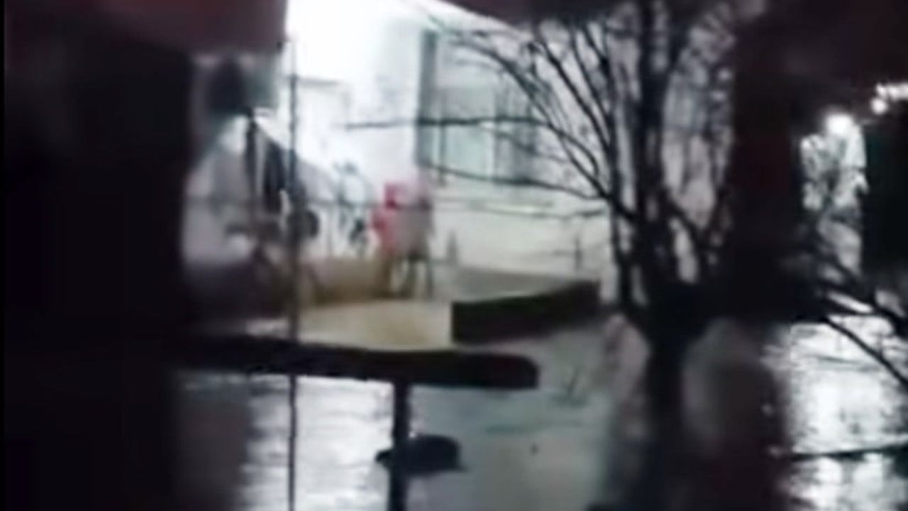 Şırnak'ta şiddetli yağış Koçbeyi köyünde sele yol açtı; köy yolları göle döndü