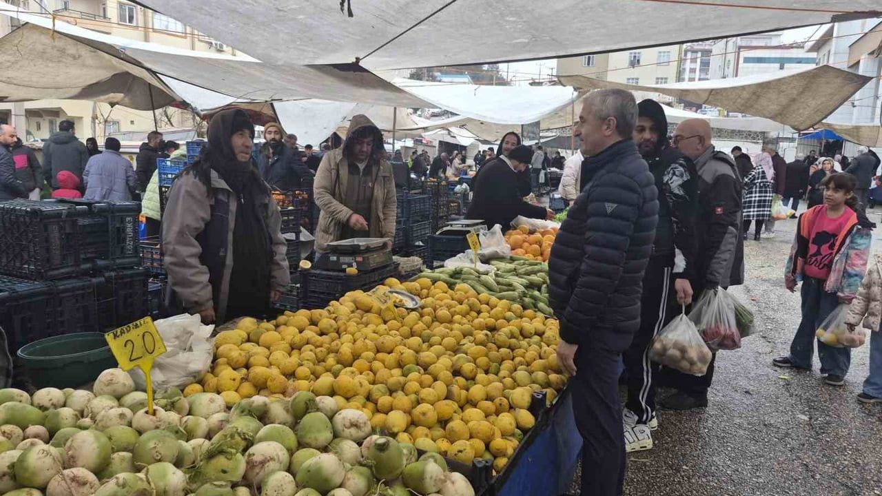 Tahmazoğlu'ndan Güneykent Semt Pazarı Ziyareti: Esnafla Buluşma ve Talepler Dinlendi