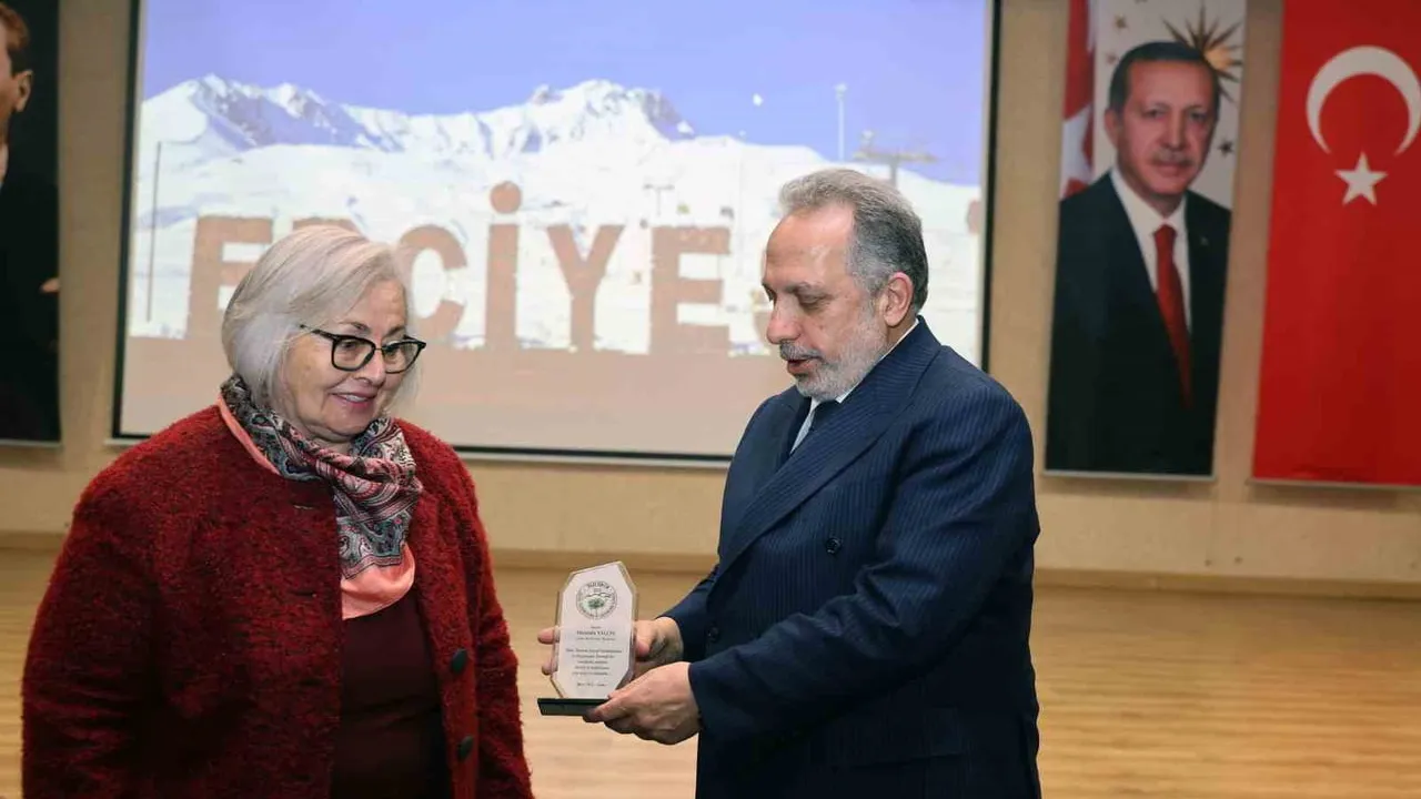 Talas’ta 'Kayseri’den İlk Türk Kadın Dağcı' Belgeselinin İlk Gösterimi Yapıldı