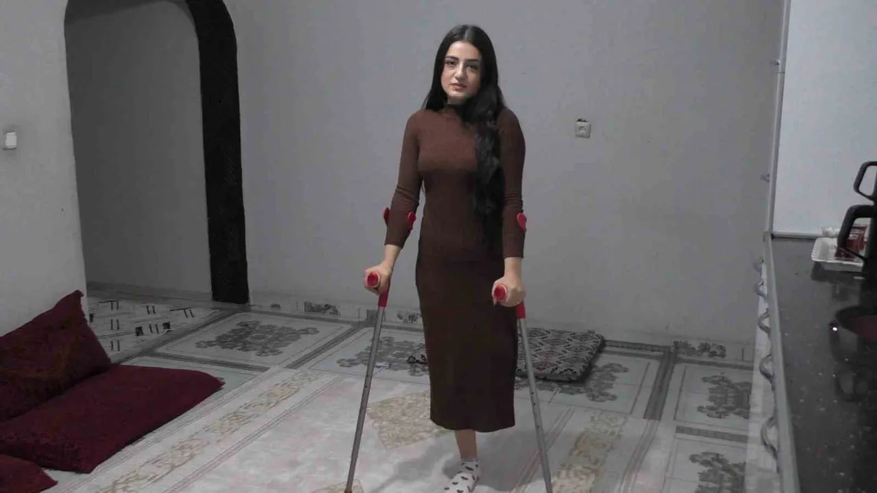 Tatvanlı konservatuvar öğrencisi Şevin Balakan, protez bacakla eğitimine dönmeyi hedefliyor