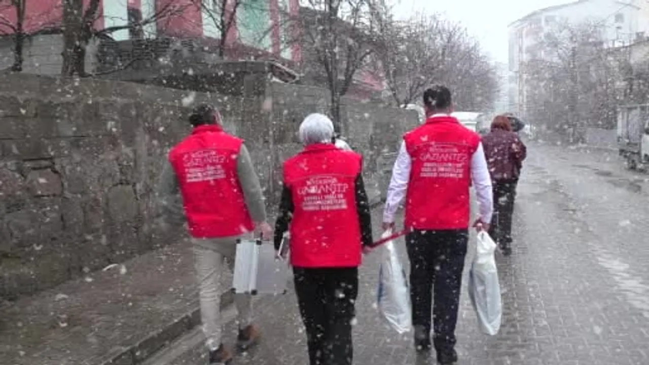 Tatvanlı Şevin’e Fatma Şahin’den protez desteği — Gaziantep ekibi Bitlis’e gitti