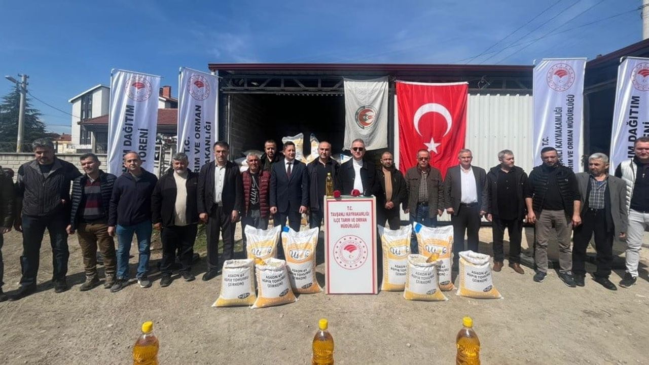Tavşanlı'da 114 çiftçiye yüzde 75 hibeli aspir tohumu dağıtıldı