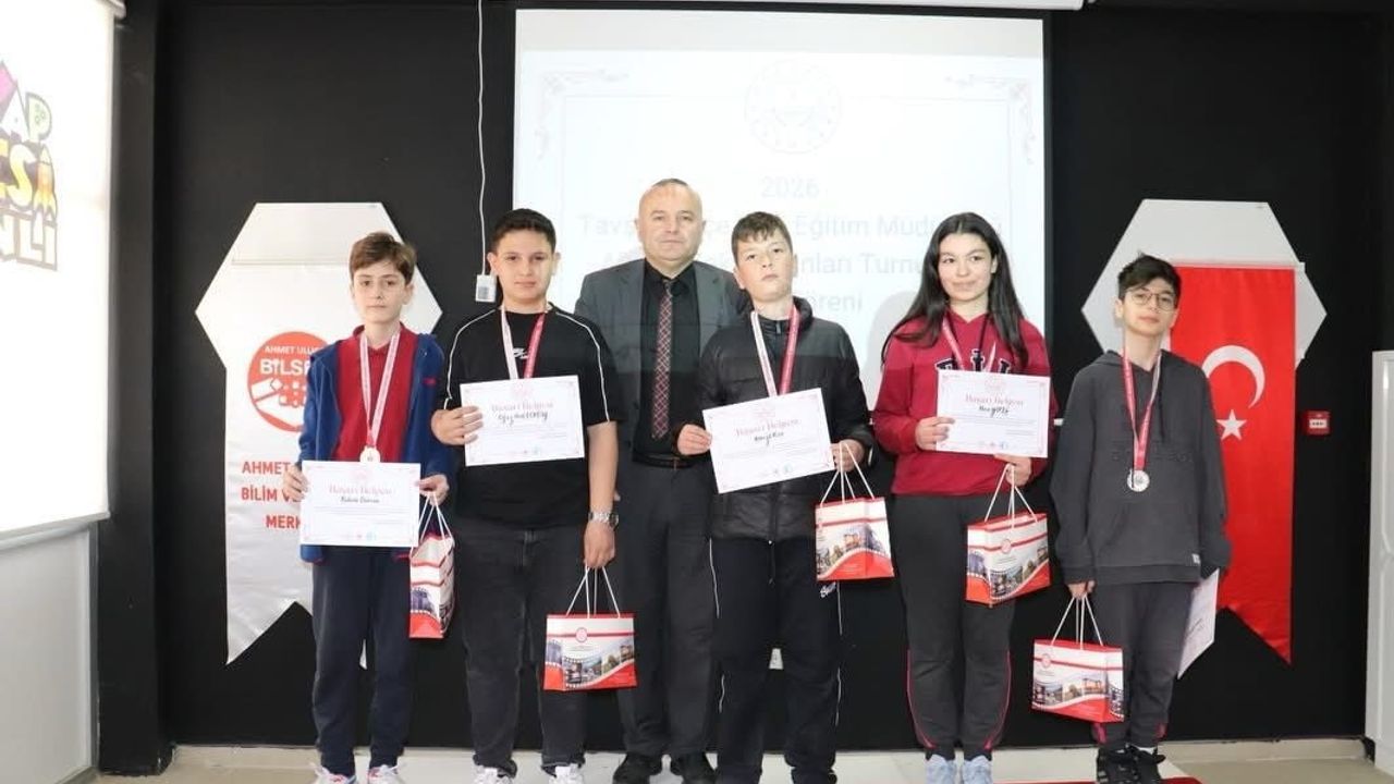 Tavşanlı'da Akıl ve Zeka Oyunları: Kuruçay Ortaokulu iki birincilik, bir ikincilik kazandı
