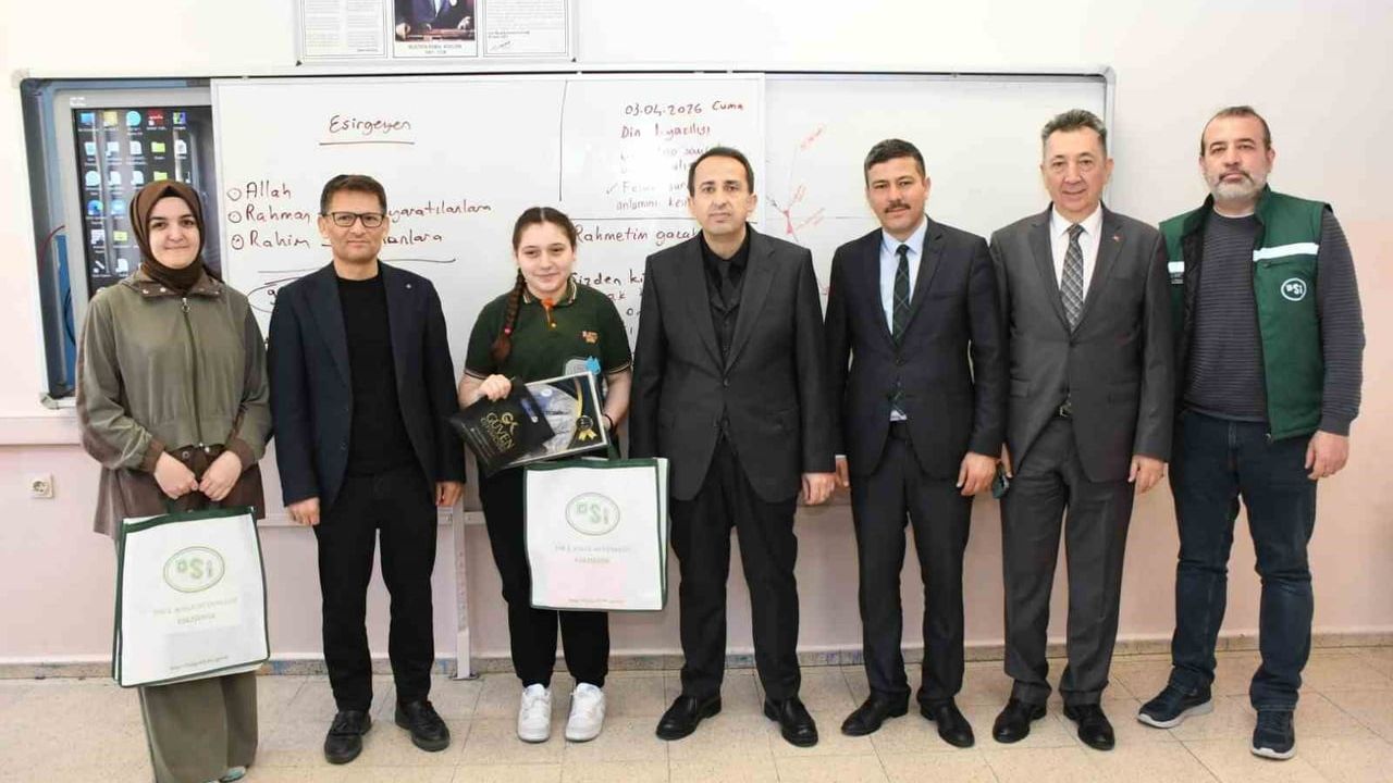 Tavşanlı'da Ressam Abdullah Taktak Ortaokulu öğrencisi Damla Su Bahadır bölge ikincisi oldu